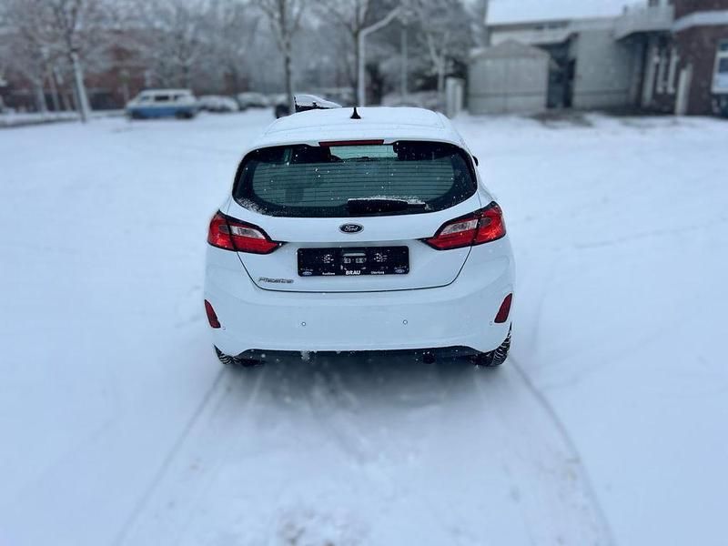 Gebraucht Ford Fiesta Cool & Connect 75 PS (55 kW) 2023 Weiß Kleinwagen