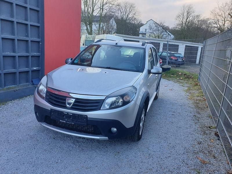 Silber Gebraucht 2011 Dacia Sandero Stepway Limousine | 2.990 € (Fairer Preis) - Bild 1/4