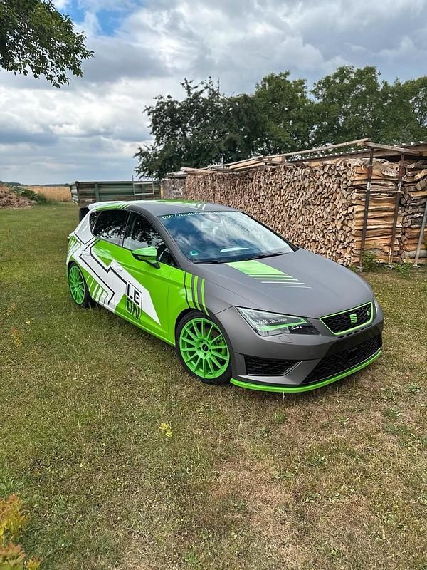 Weiß Gebraucht 2013 Cupra Leon Limousine | 12.499 € (Guter Preis) - Bild 1/4