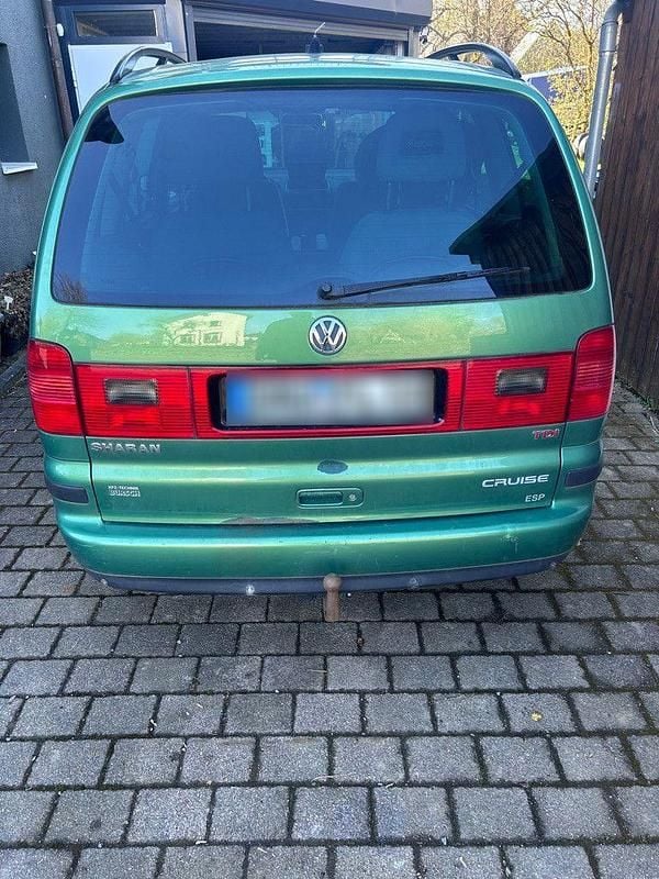 Second-hand VW Sharan 131 CP (96 kW) 2003 Verde Monovolum