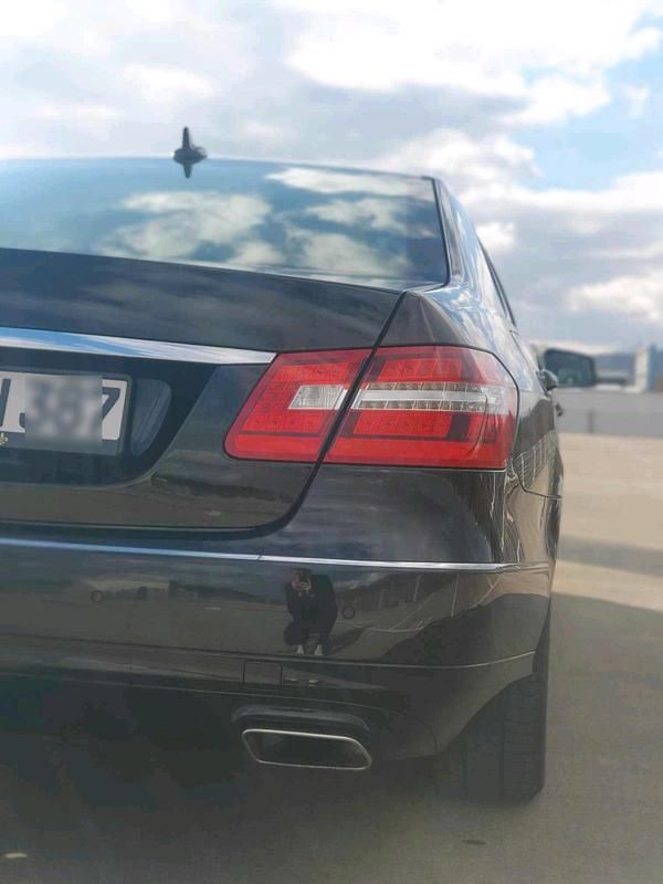 Gebraucht Mercedes E500 387 PS (284 kW) 2010 Schwarz Limousine