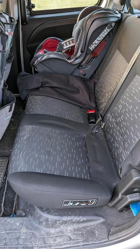 Second-hand Opel Combo 95 CP (69 kW) 2017 Argintiu Monovolum