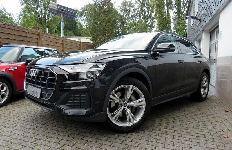 Gebraucht Audi Q8 231 PS (169 kW) 2023 Mythosschwarz SUV