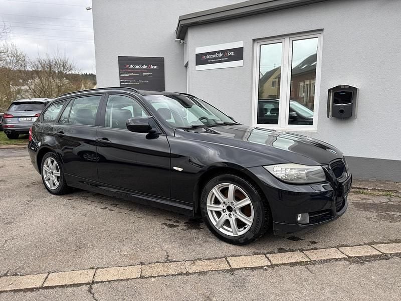 Gebraucht BMW 320 184 PS (135 kW) 2012 Schwarz Kombi