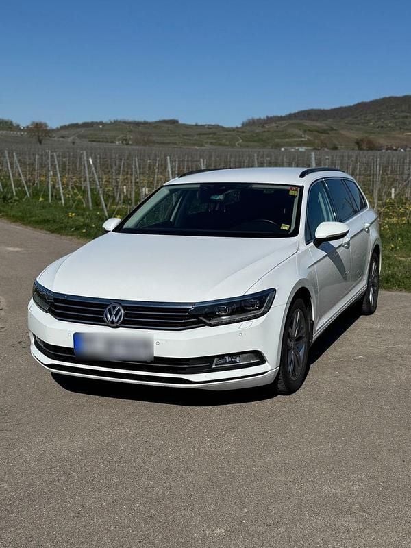 Weiß Gebraucht 2015 VW Passat Kombi | 11.599 € (Guter Preis) - Bild 1/4