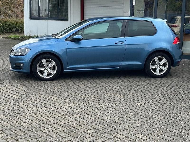 Blau Gebraucht 2013 VW Golf VII Comfortline Limousine | 7.950 € (Guter Preis) - Bild 1/4