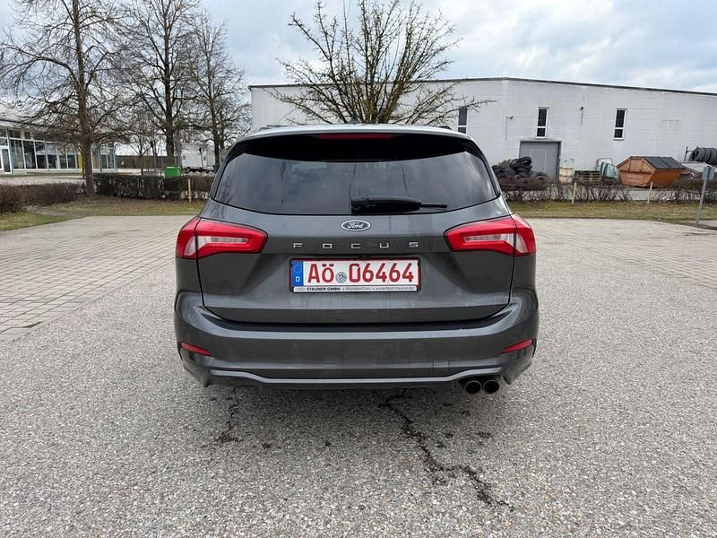 Używany Ford Focus ST-Line 120 KM (88 kW) 2019 Szary Sedan/Limuzyna