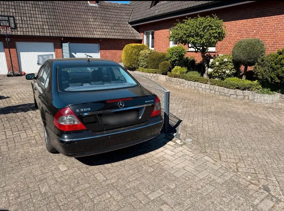 Gebraucht Mercedes E300 211 PS (155 kW) 2008 Blau Limousine