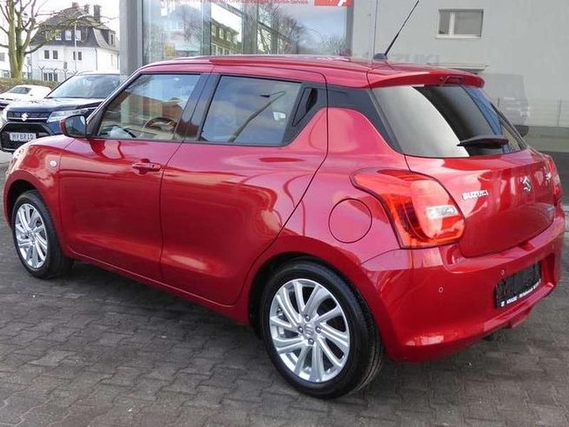 Gebraucht Suzuki Swift Comfort 83 PS (61 kW) 2021 Rot Kleinwagen