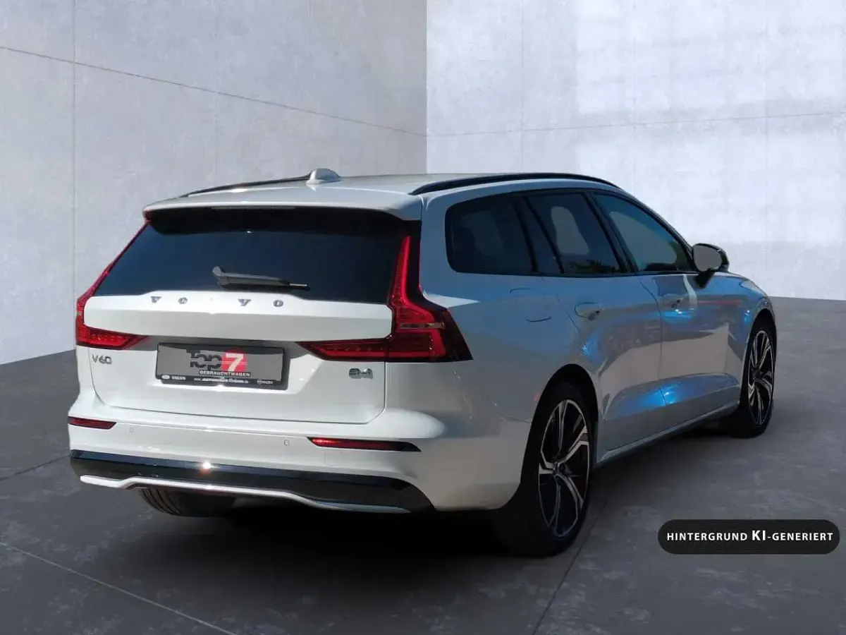 Gebraucht Volvo V60 145 PS (106 kW) 2024 Kombi
