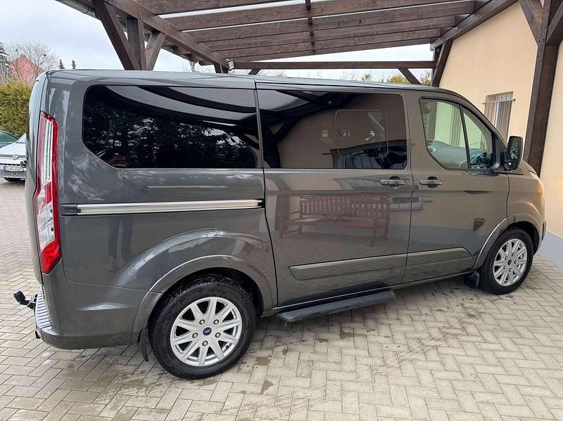 Gebraucht Ford Tourneo Titanium 170 PS (125 kW) 2017 Magneticgrau (metallic) Van / Kleinbus