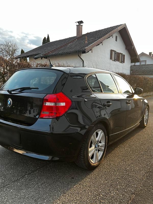 Gebraucht BMW 116 Advantage 122 PS (89 kW) 2011 Schwarz Kleinwagen