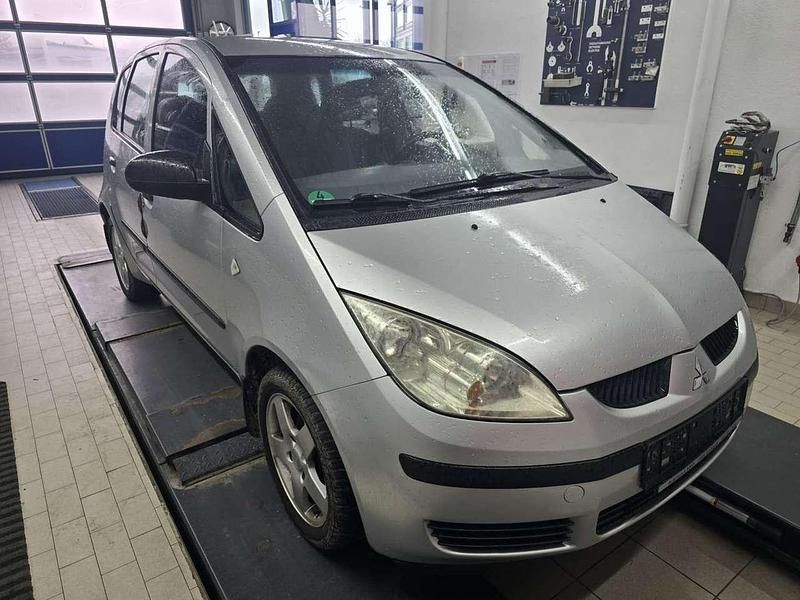Gebraucht Mitsubishi Colt Invite 95 PS (69 kW) 2005 Haagsilber (m) Kleinwagen