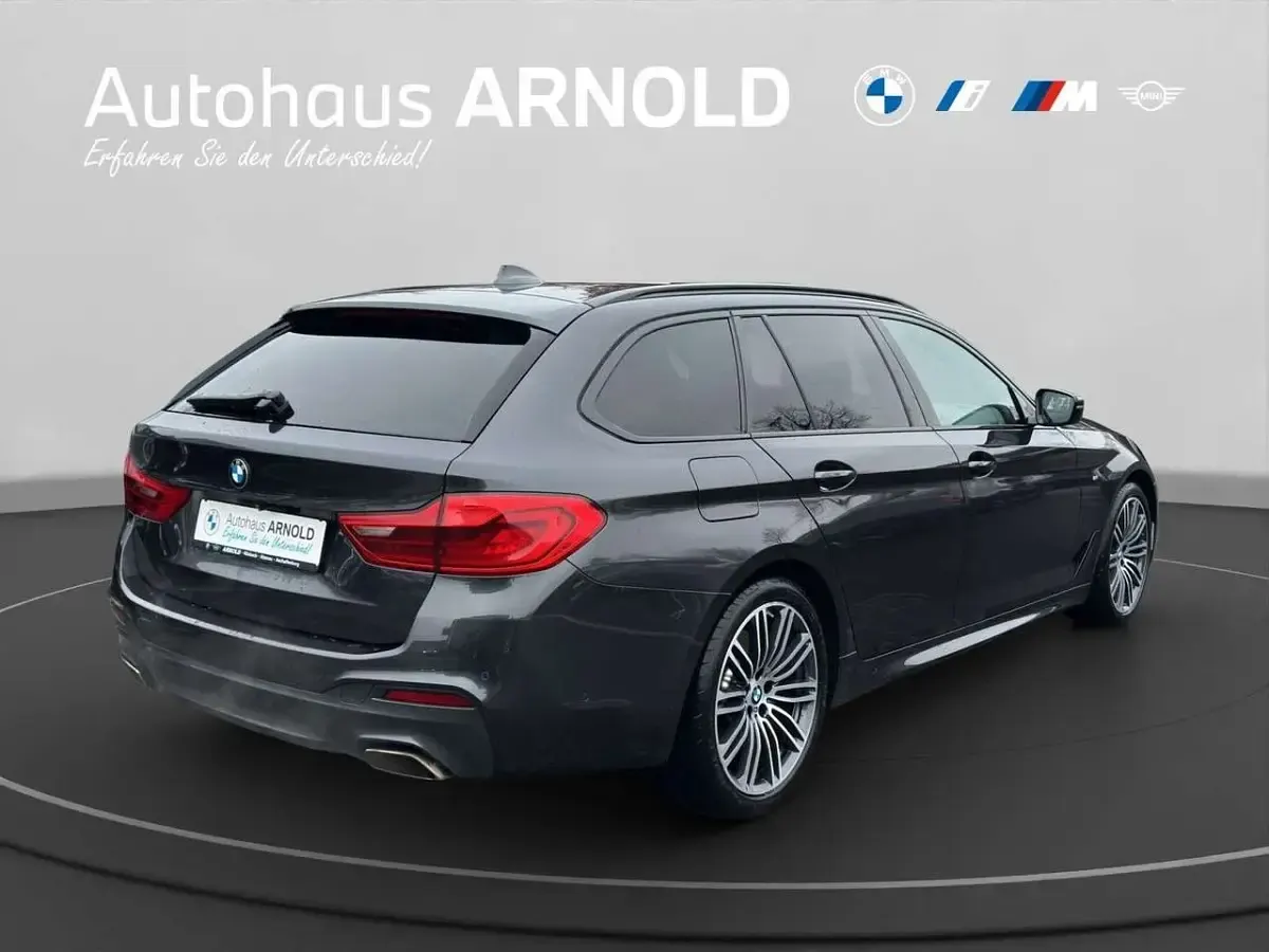 Gebraucht BMW 530 M Sport 265 PS (194 kW) 2019 Sophistograu brillanteffekt Kombi