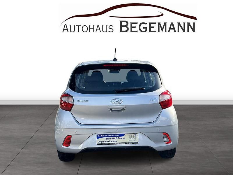 Gebraucht Hyundai i10 Select 67 PS (49 kW) 2023 Silber Kleinwagen