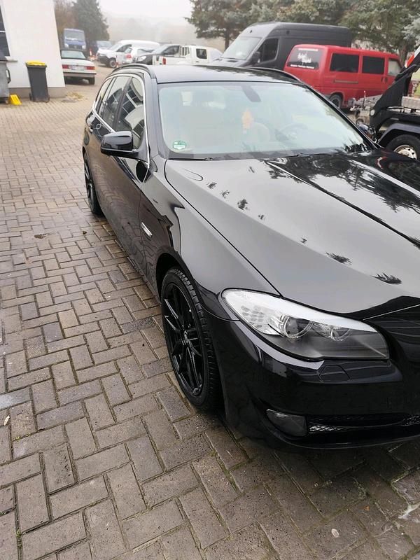 Gebraucht BMW 525 204 PS (150 kW) 2010 Schwarz Kombi