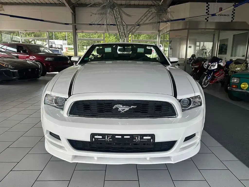 Gebraucht Ford Mustang 305 PS (224 kW) 2013 Weiß Cabrio