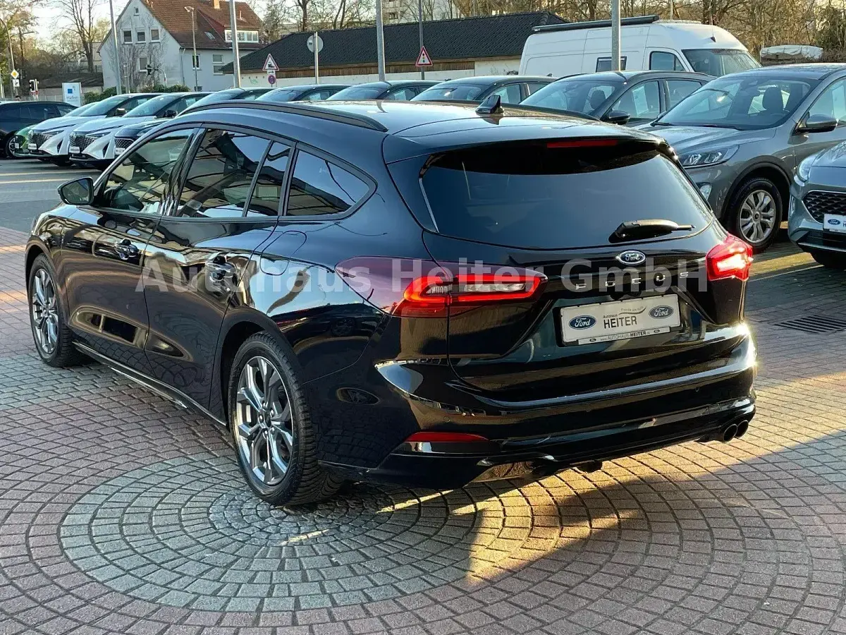 Gebraucht Ford Focus ST-Line X 155 PS (114 kW) 2024 Schwarz Kombi