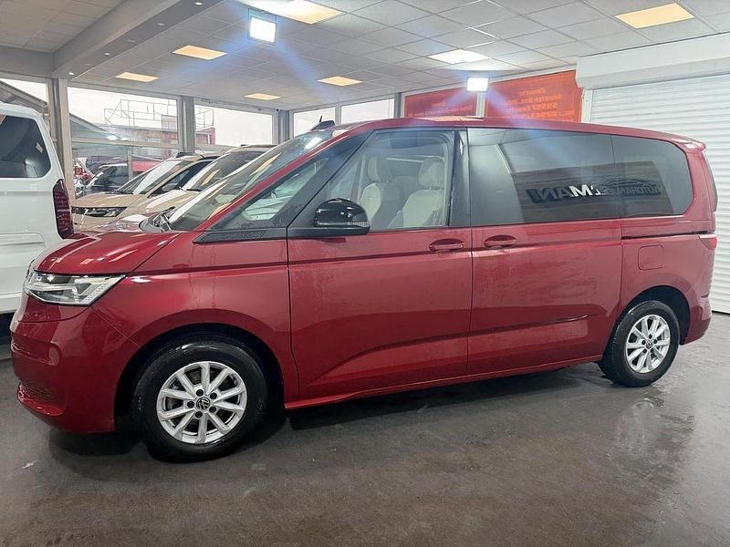 Gebraucht VW Multivan Basis 150 PS (110 kW) 2024 Rot Van