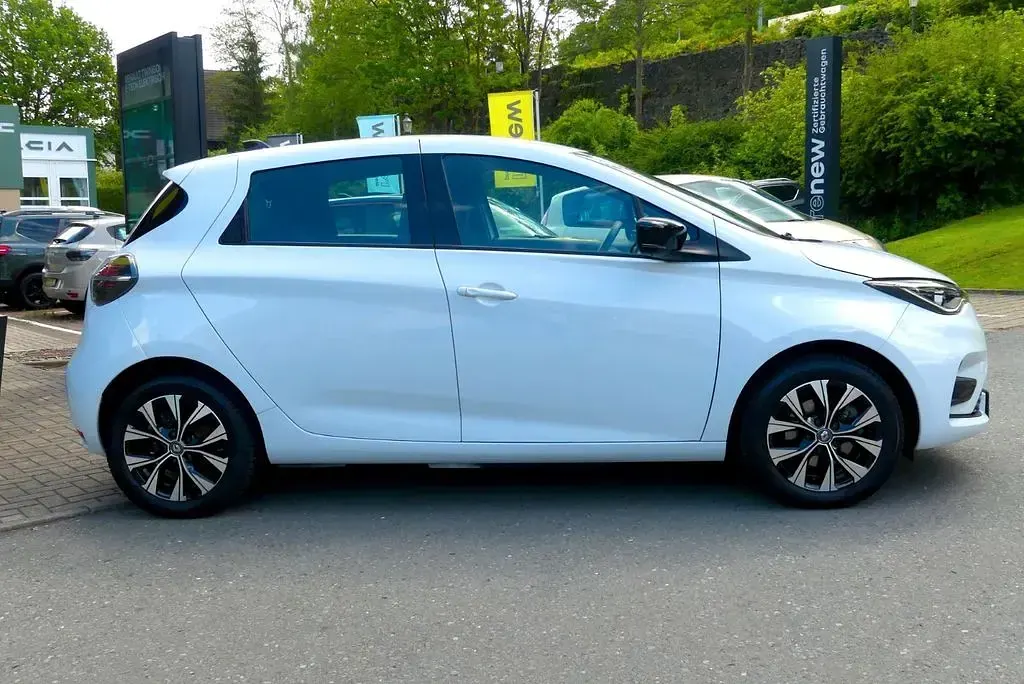 Gebraucht Renault Zoe Evolution 50 kW (69 PS) 2023 Weiß Kleinwagen