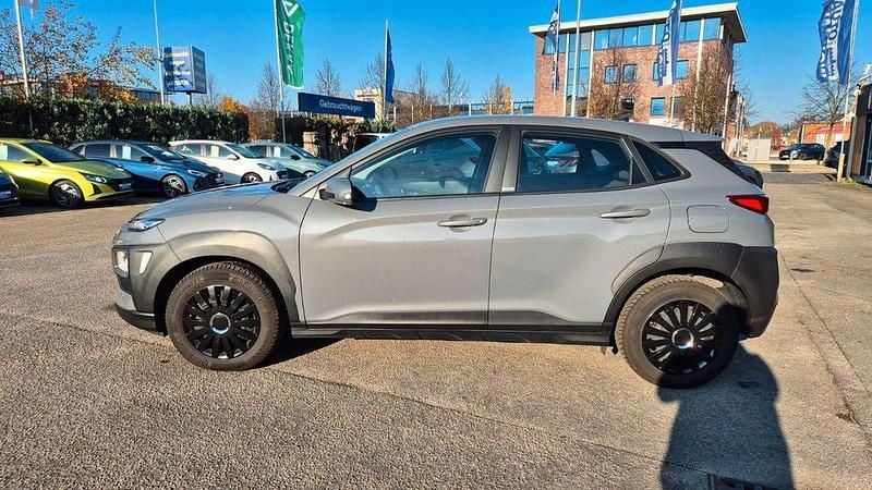 Gebraucht Hyundai Kona Pure 120 PS (88 kW) 2020 Grau SUV