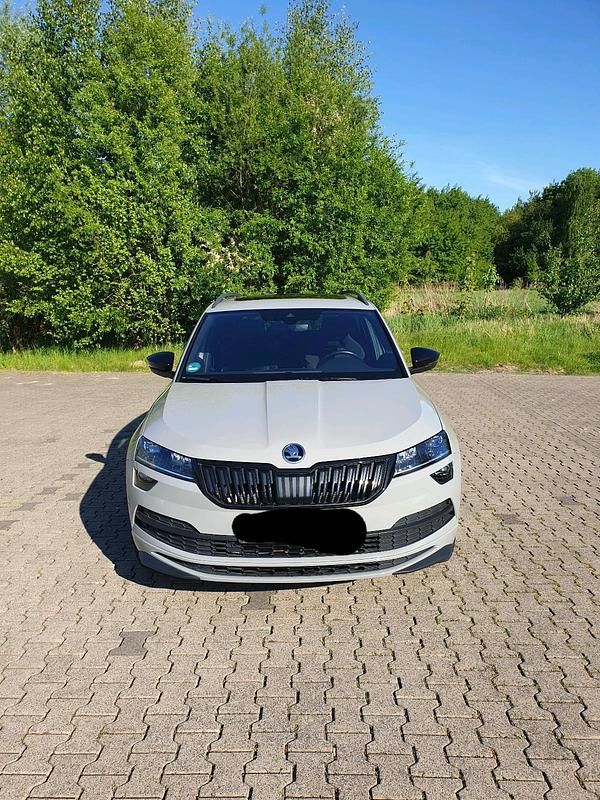 Grau Gebraucht 2020 Skoda Karoq SportLine SUV | 34.500 € (Teuer) - Bild 1/4