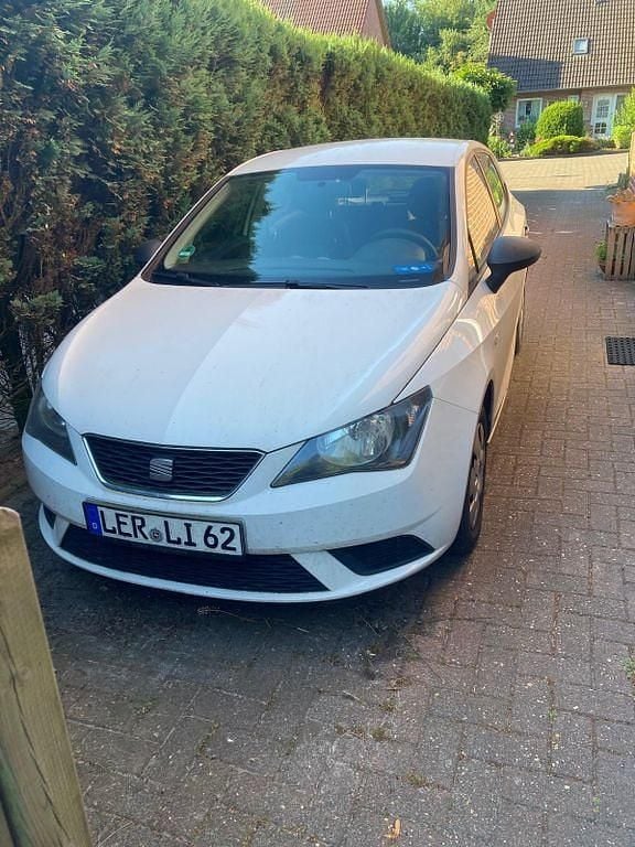 Weiß Gebraucht 2012 Seat Ibiza Reference Limousine | 3.100 € (Guter Preis) - Bild 1/4
