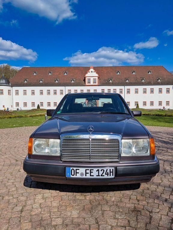 Gebraucht Mercedes E230 133 PS (97 kW) 1992 Limousine