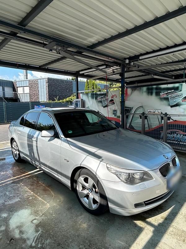 Silber Gebraucht 2007 BMW 530 Limousine | 6.600 € (Fairer Preis) - Bild 1/4