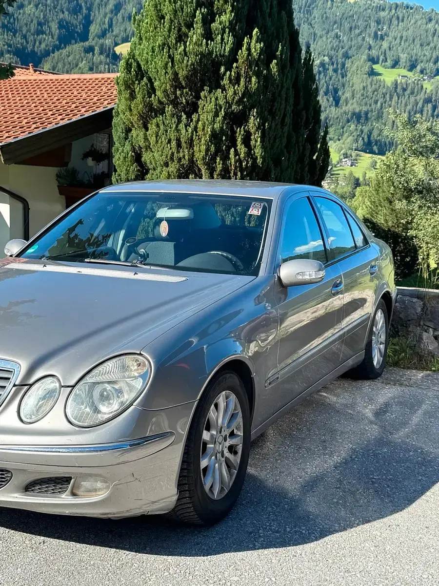 Gebraucht Mercedes E220 150 PS (110 kW) 2004 Gold Limousine