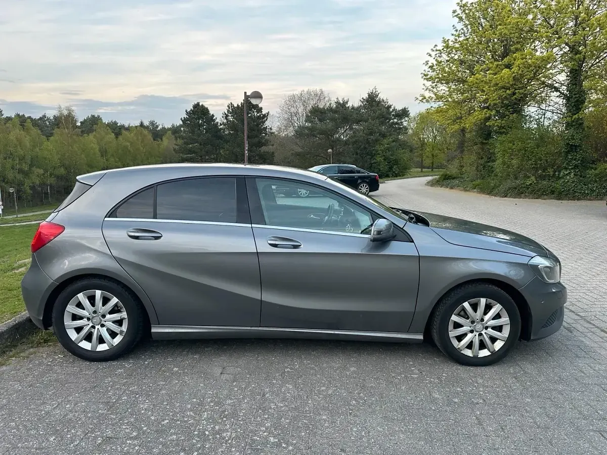 Gebraucht Mercedes A200 136 PS (100 kW) 2015 Grau Kleinwagen