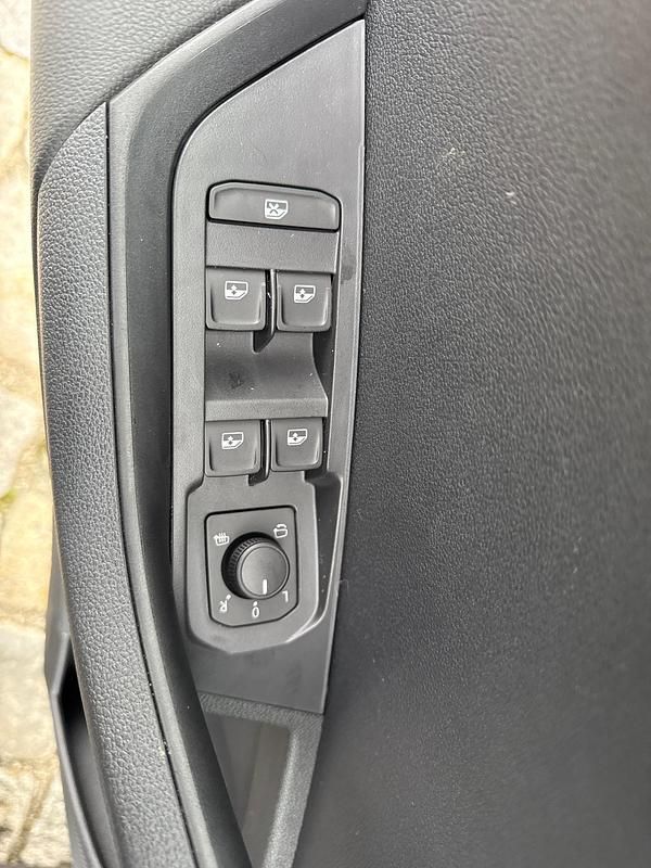 Neu Skoda Karoq Selection 150 PS (110 kW) 2025 Schwarz metallic SUV