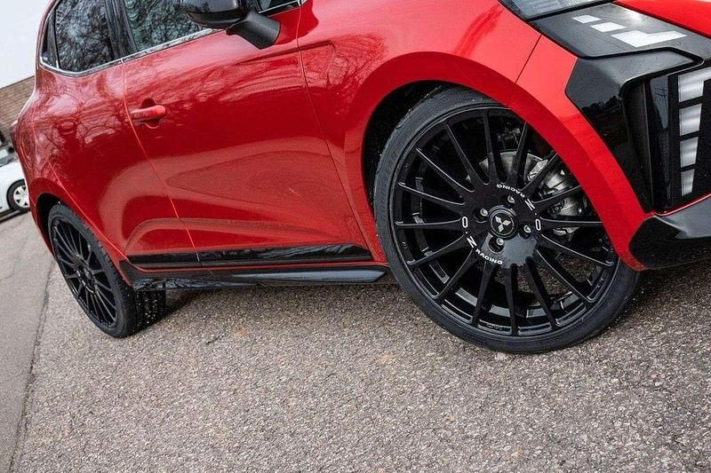 Neu Mitsubishi Colt Select 91 PS (66 kW) 2025 Rot Limousine