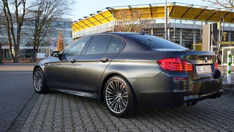 Gebraucht BMW M5 Shadowline 560 PS (411 kW) 2012 Grau Limousine