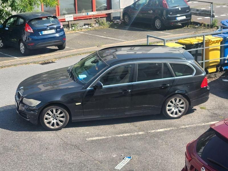 Schwarz Gebraucht 2011 BMW 318 Kombi | 3.500 € (Guter Preis) - Bild 1/4