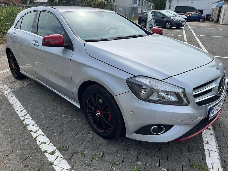 Gebraucht Mercedes 180 109 PS (80 kW) 2014 Silber Limousine