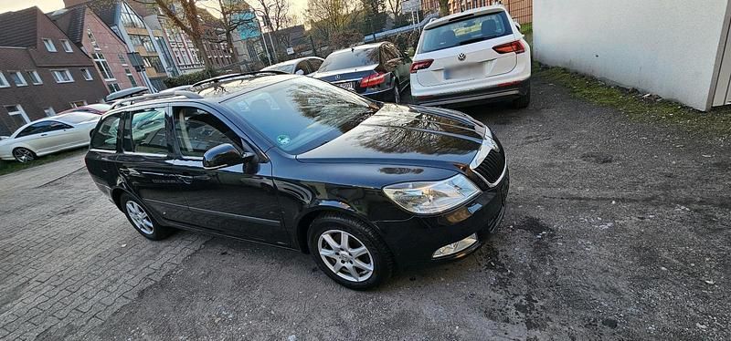 Gebraucht Skoda Octavia 105 PS (77 kW) 2011 Schwarz Kombi