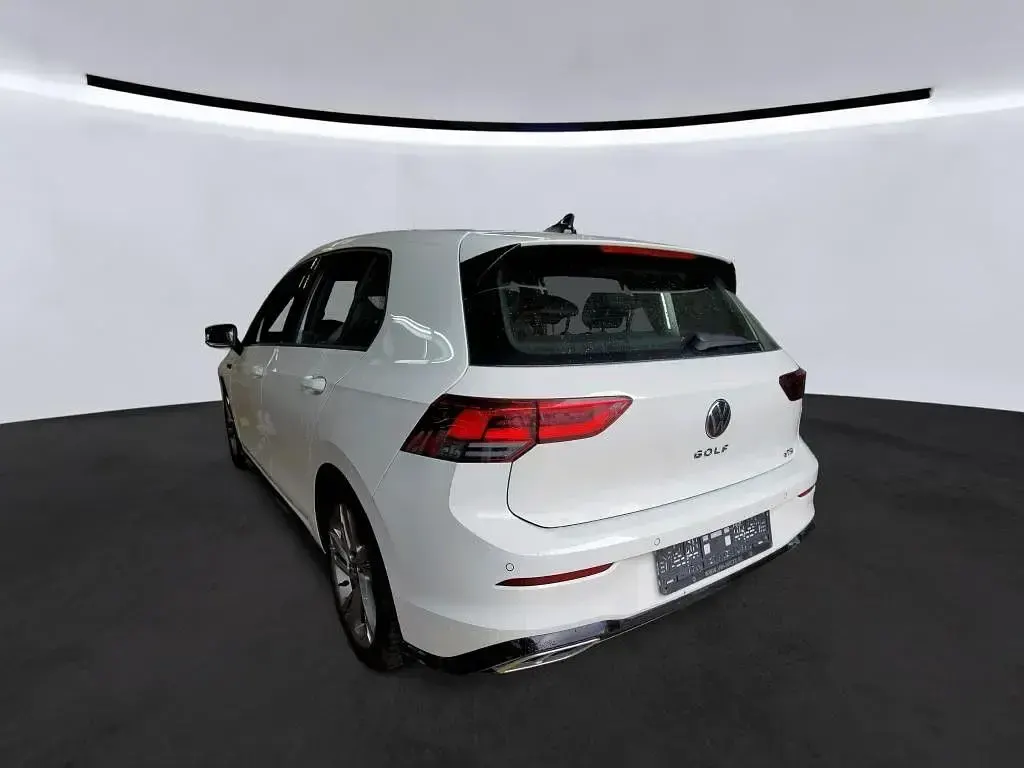 Gebraucht VW Golf VIII R-line 131 PS (96 kW) 2024 Weiß Limousine