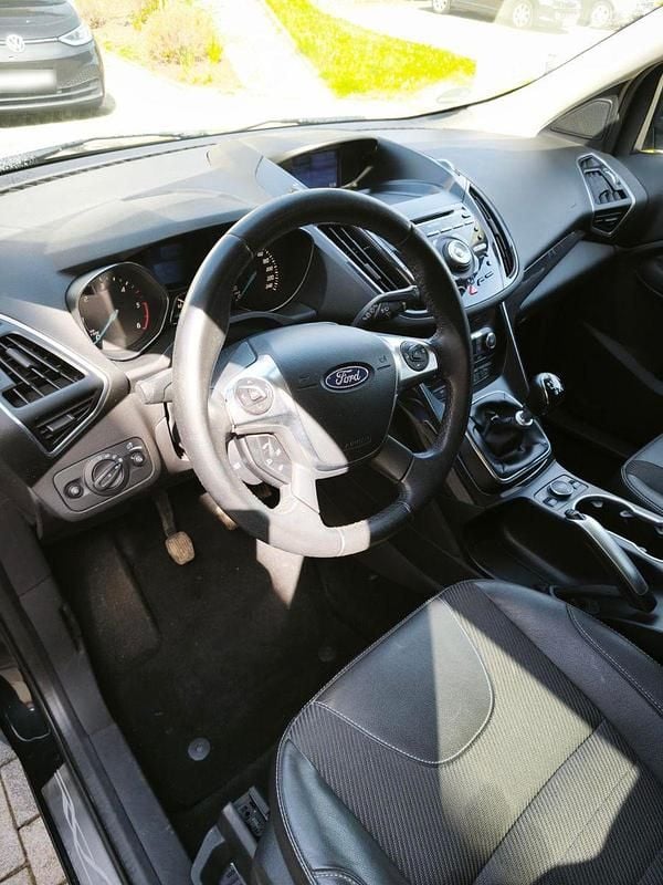 Gebraucht Ford Kuga Titanium 163 PS (119 kW) 2014 Schwarz SUV