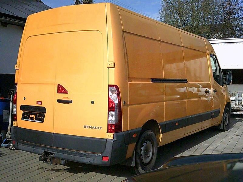 Second-hand Renault Master 163 CP (119 kW) 2016 Portocaliu Van