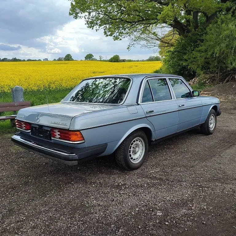 Gebraucht Mercedes 300 125 PS (91 kW) 1983 Blau Limousine