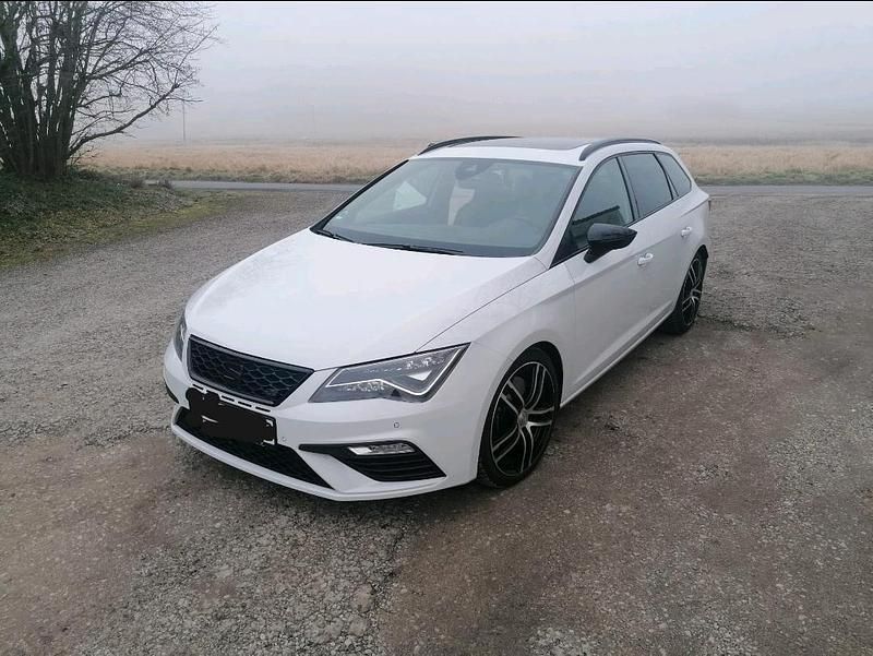 Weiß Gebraucht 2019 Cupra Leon Kombi | 20.500 € (Fairer Preis) - Bild 1/2