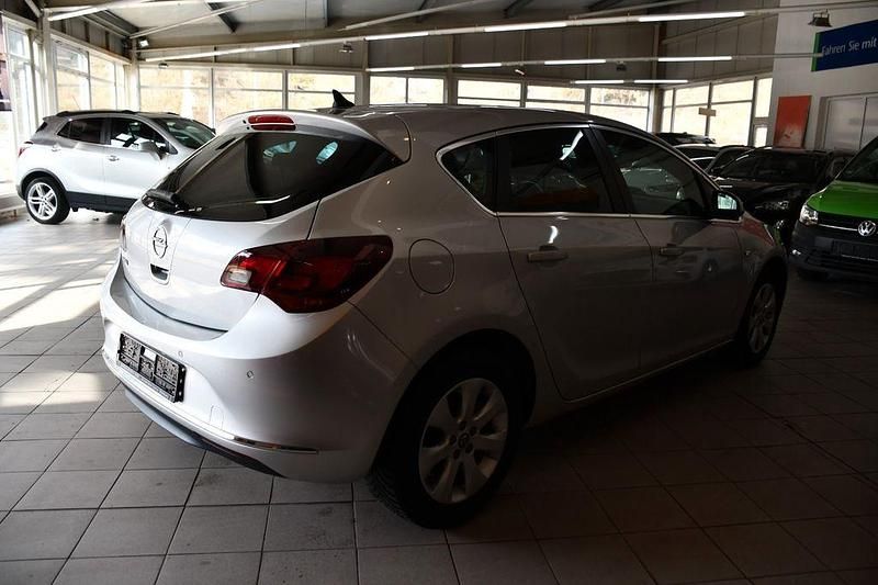 Gebraucht Opel Astra Exklusiv 120 PS (88 kW) 2015 Silber Limousine