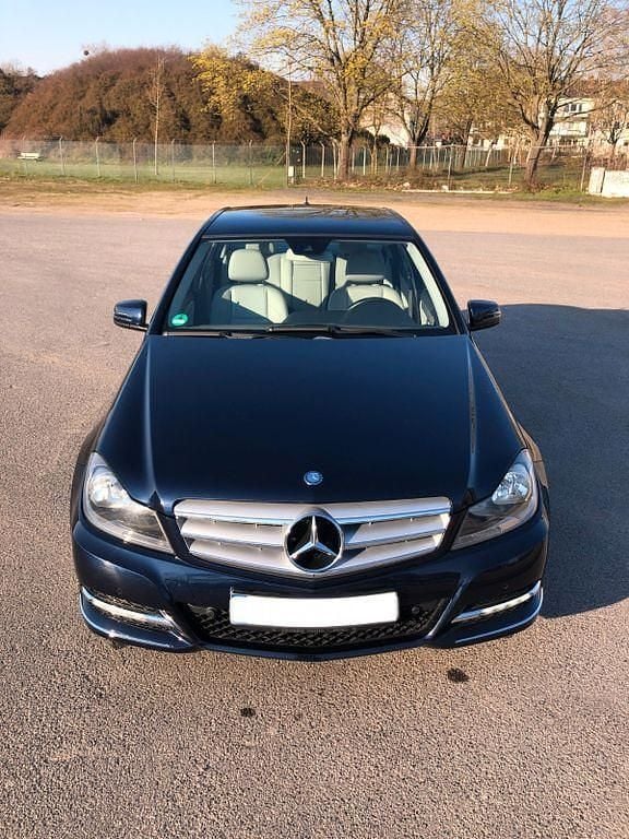 Blau Gebraucht 2011 Mercedes C180 Avantgarde Limousine | 8.500 € (Superpreis) - Bild 1/4