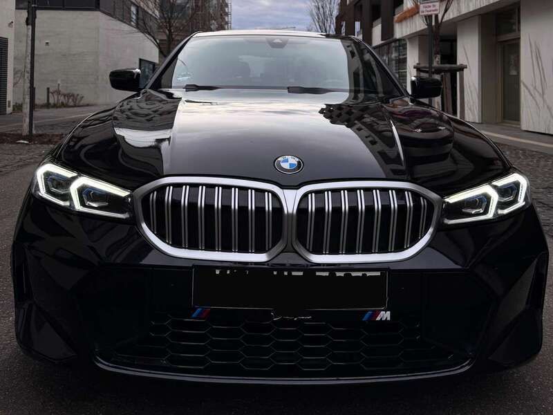 Schwarz Gebraucht 2022 BMW 318 M Sport Limousine | 32.500 € (Fairer Preis) - Bild 1/4