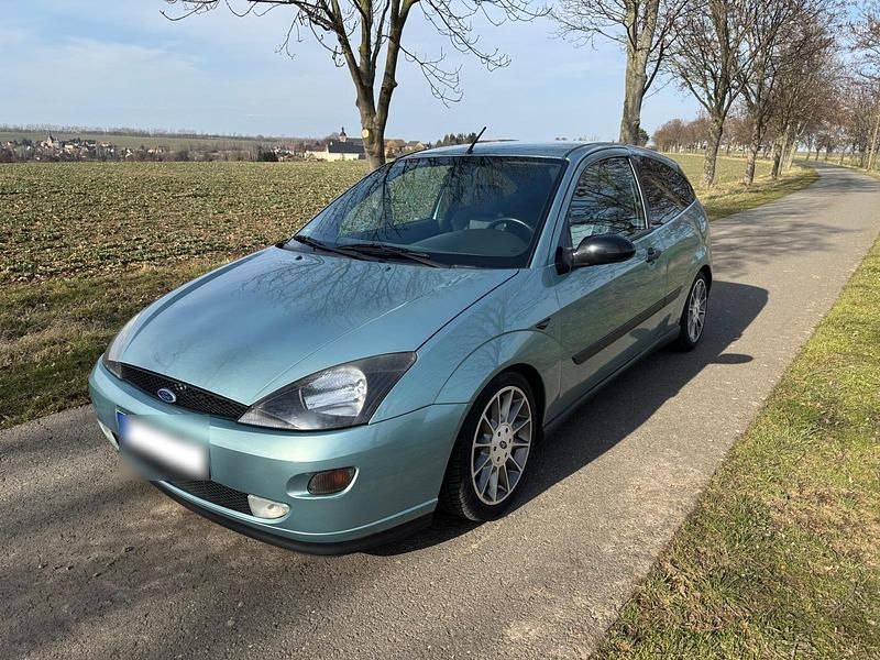 Gebraucht Ford Focus ST 105 PS (77 kW) 2000 Grün Kleinwagen