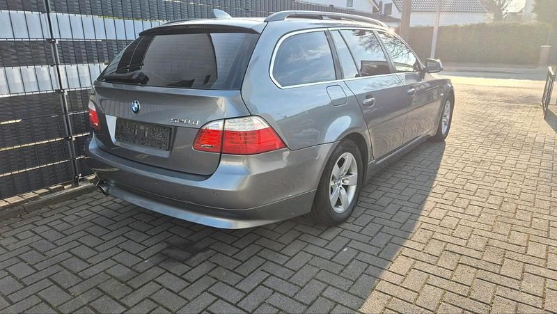 Gebraucht BMW 520 177 PS (130 kW) 2010 Grau Kombi