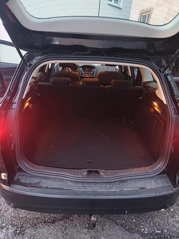 Gebraucht Ford Focus Business Edition 125 PS (91 kW) 2016 Schwarz Kombi