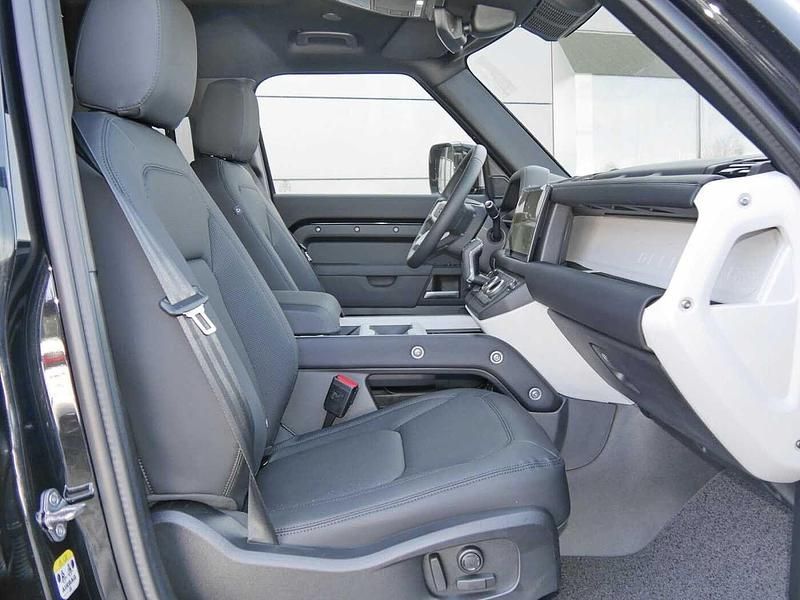 Gebraucht Land Rover Defender SE Dynamic 252 PS (185 kW) 2025 Santorini black SUV