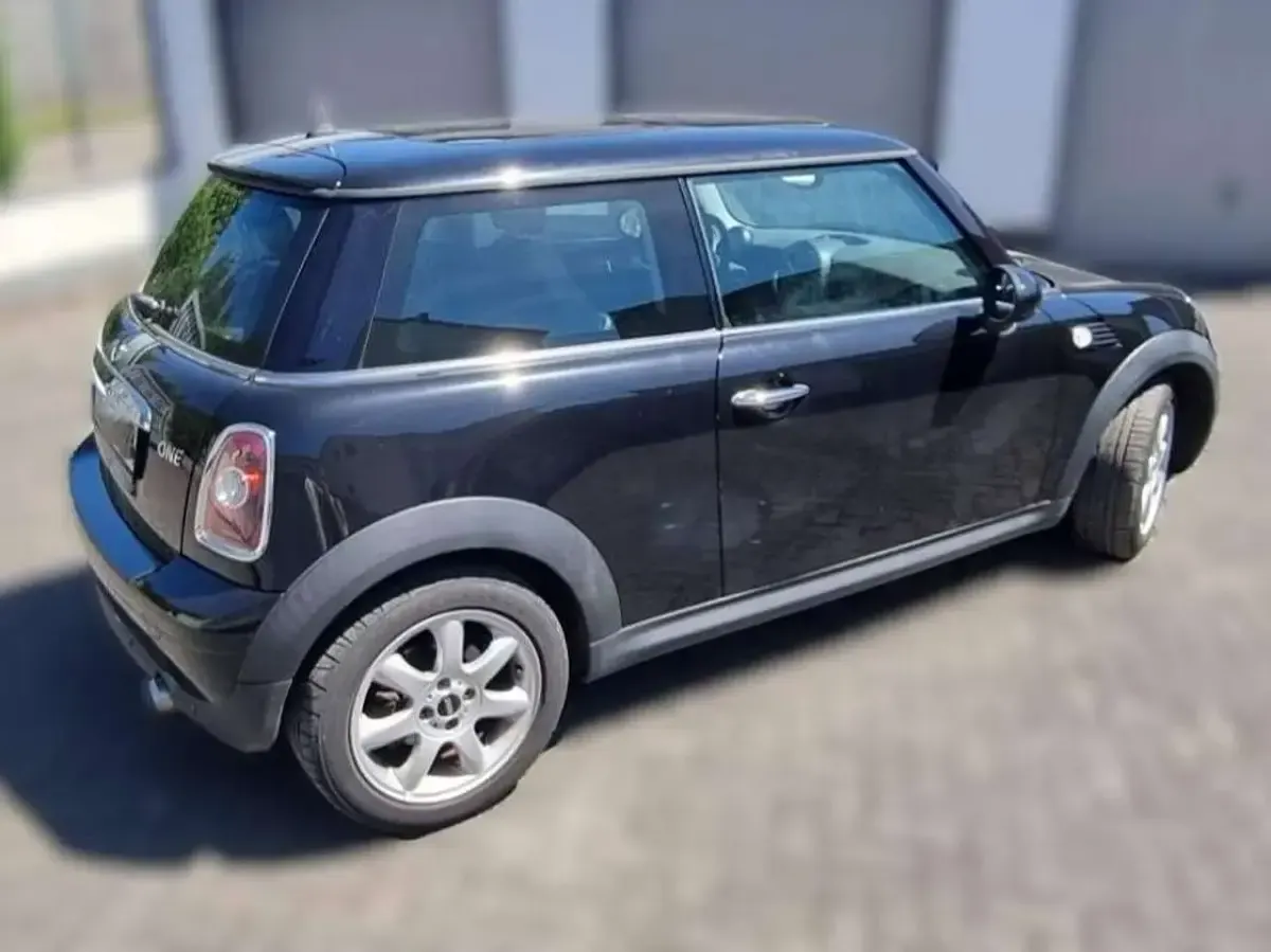 Gebraucht Mini ONE 95 PS (69 kW) 2010 Schwarz Kleinwagen